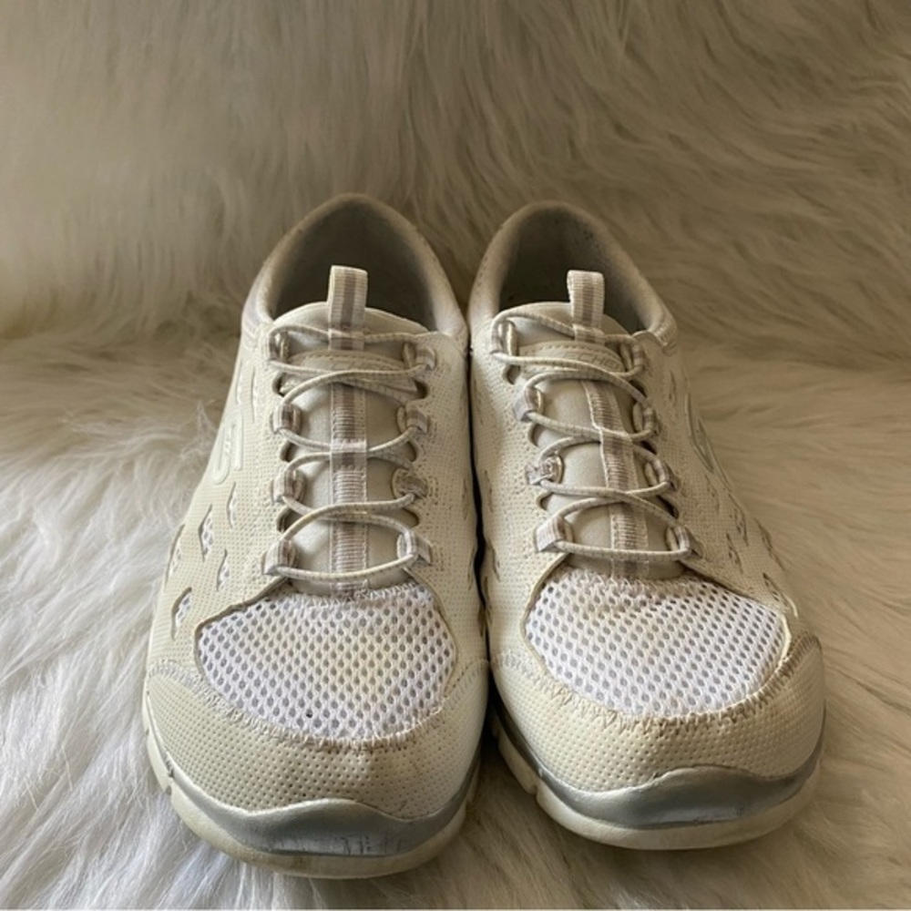 Skechers Shoes Women’s Size 9 Slip On Has Some Flaws